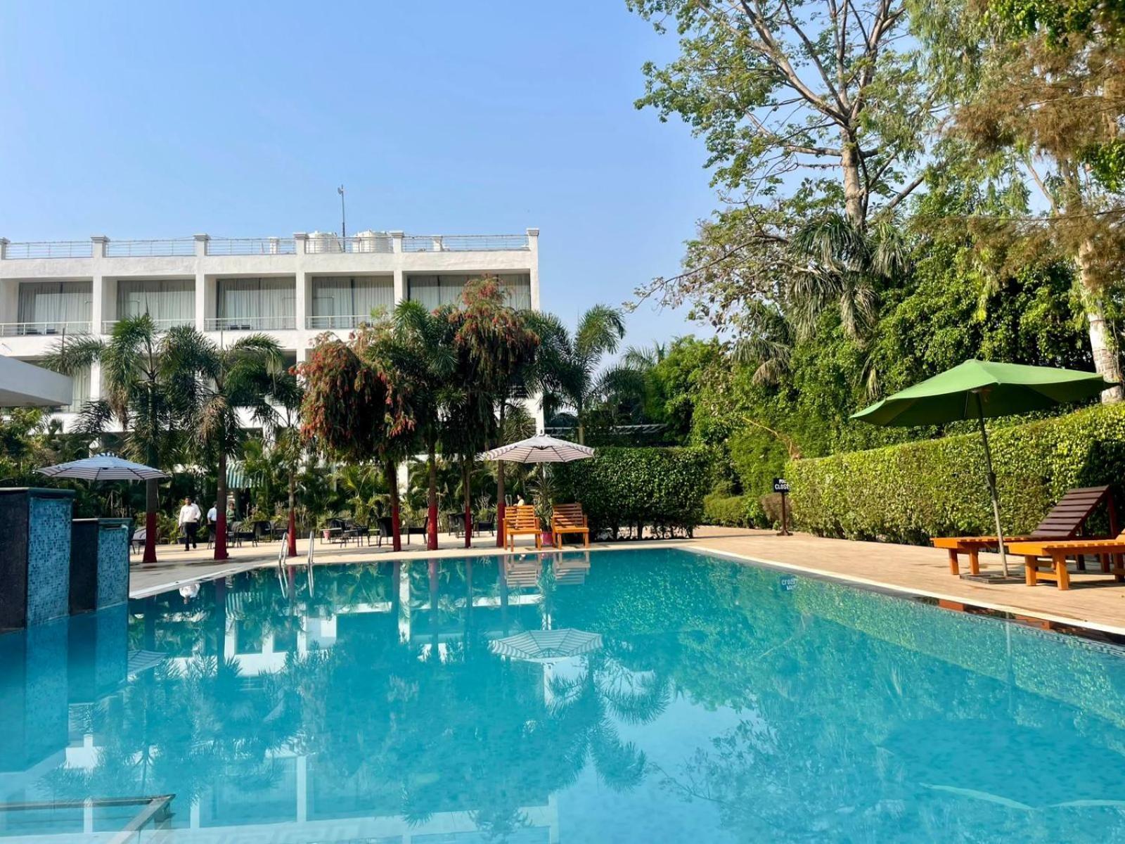 Winsome Resort & Spa Corbett Rāmnagar Extérieur photo
