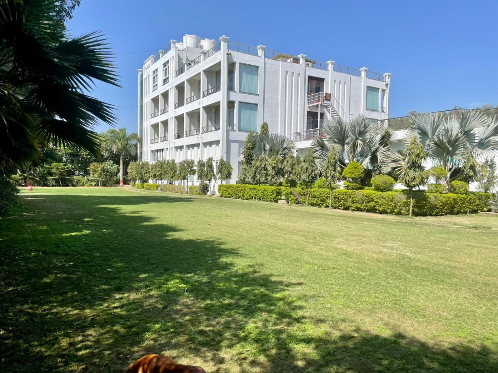 Winsome Resort & Spa Corbett Rāmnagar Extérieur photo